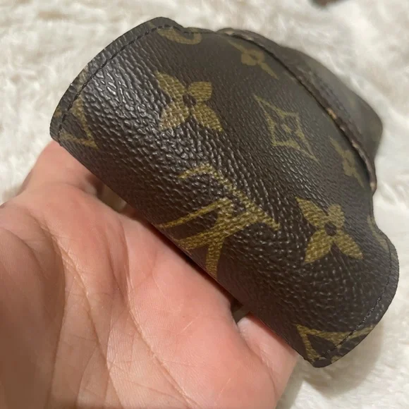 Louis Vuitton sunglasses case - Picture 11 of 12